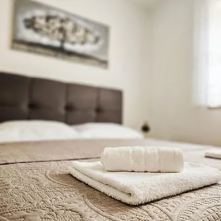 Karalic Ll Appartement *